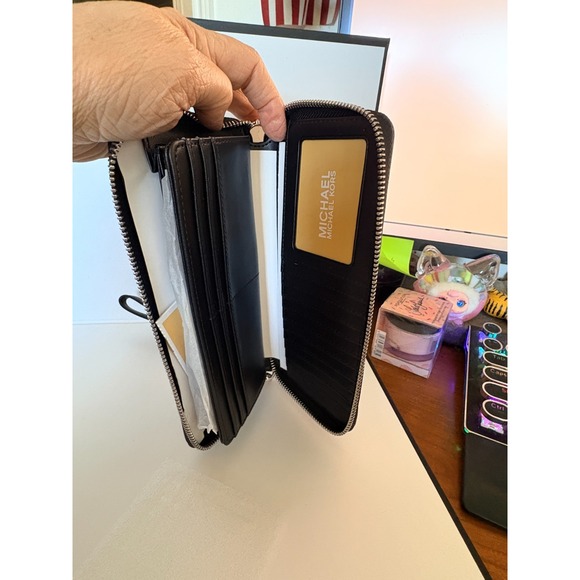 Michael Kors Black & White Zebra Print Jet Set Wristlet / Wallet - Picture 3 of 4